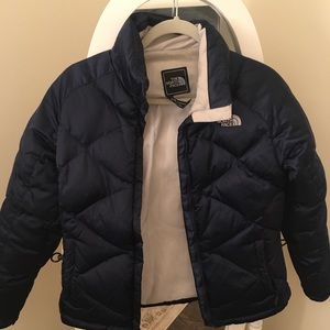 Navy blue North Face 550 puffer down jacket